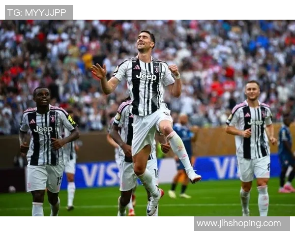 意甲焦点战尤文图斯与那不勒斯握手言和争议判罚引发热议